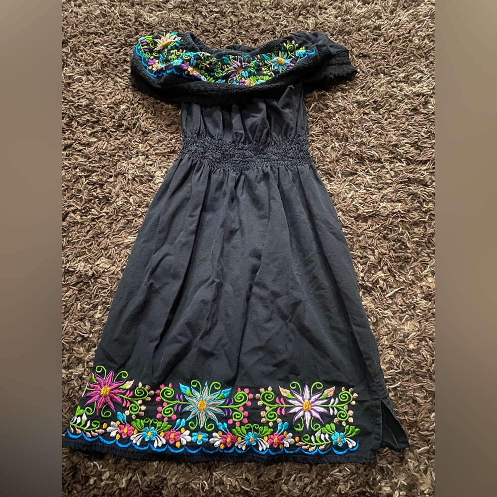 Bonita Embroidery Mexican Dress Size Medium